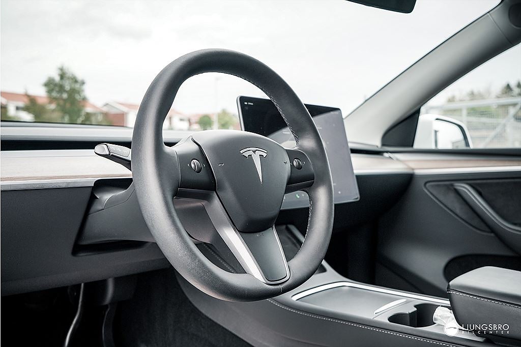Tesla Model Y Long Range AWD 514hk / Drag / Full Autopilot