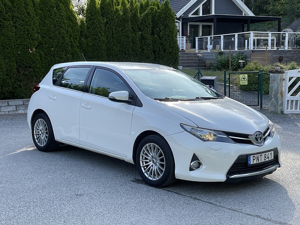 Toyota Auris 2.0 D-4D Active, nybesiktad, 124hk – 2014