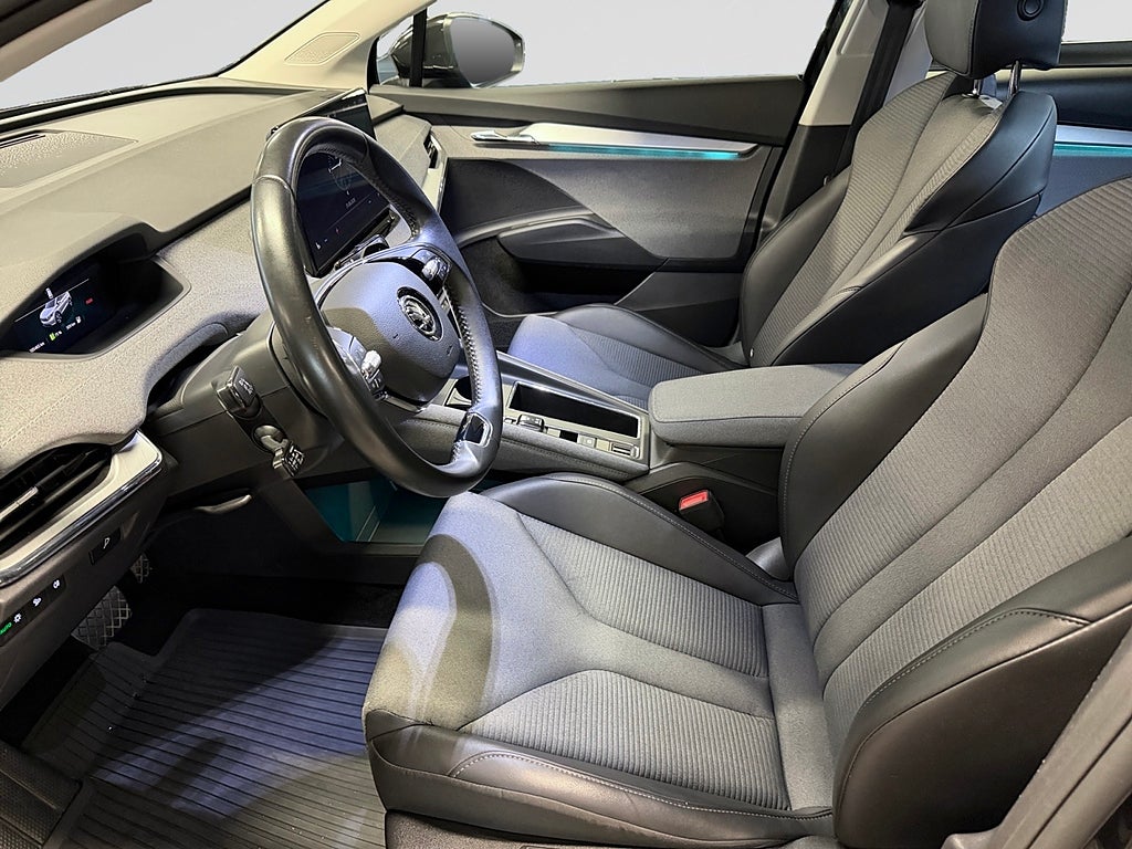 Skoda Enyaq iV 80x Dragkrok Adapativ fart 360° kamera Elstol 4WD bild 10