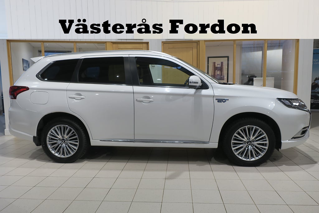 Mitsubishi Outlander PHEV AWD Business X Drag P-Värmare 360° V-Hjul