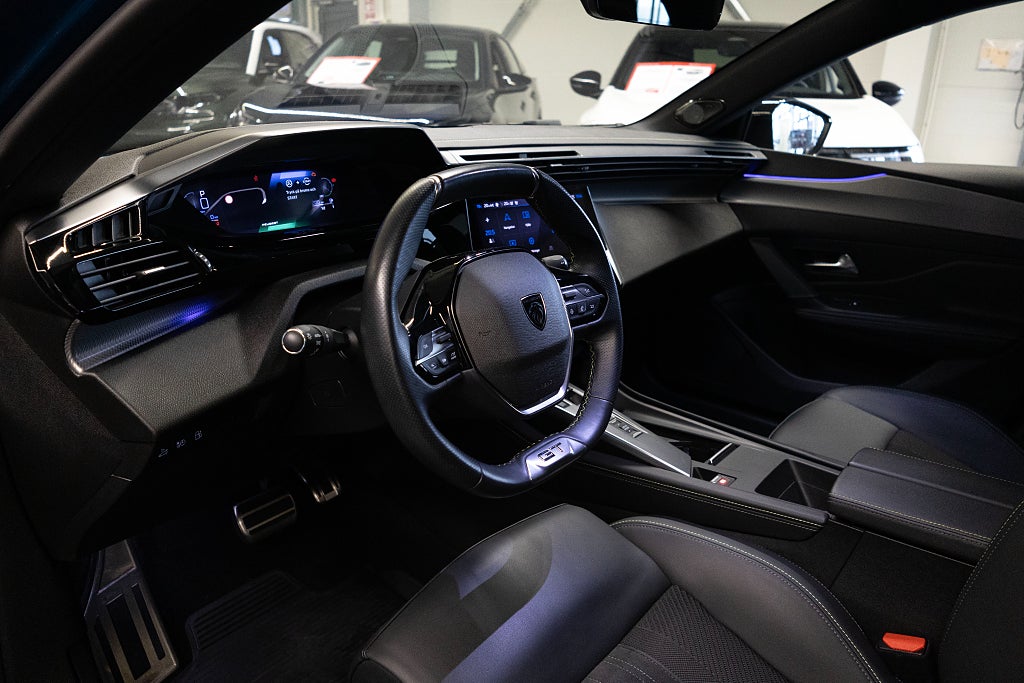 Peugeot 408 GT Plug-in Hybrid 225 hk Massage Navigation