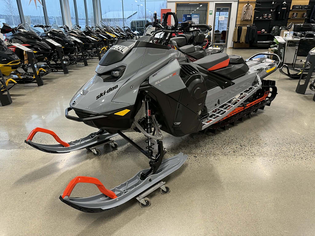 Ski-Doo Summit X 850 E-TEC 154" SHOT 10.25" Display