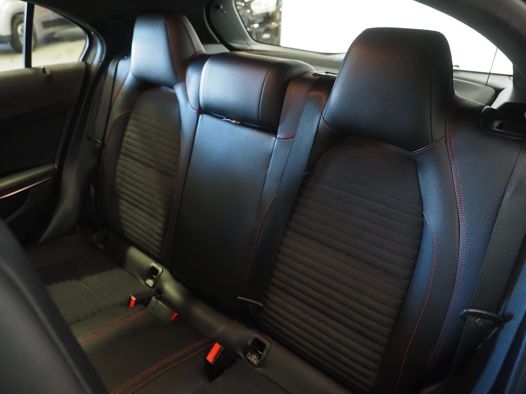Mercedes-Benz A 180 d 7G-DCT AMG Line Kamera Pano Navi Låga mil 2018