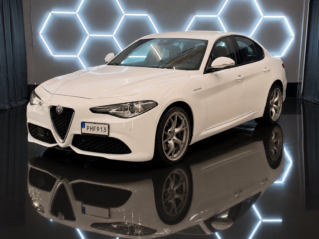 Alfa Romeo Giulia 2.2 JTD 16V Q4 Veloce / QV Fälgar / Se spec