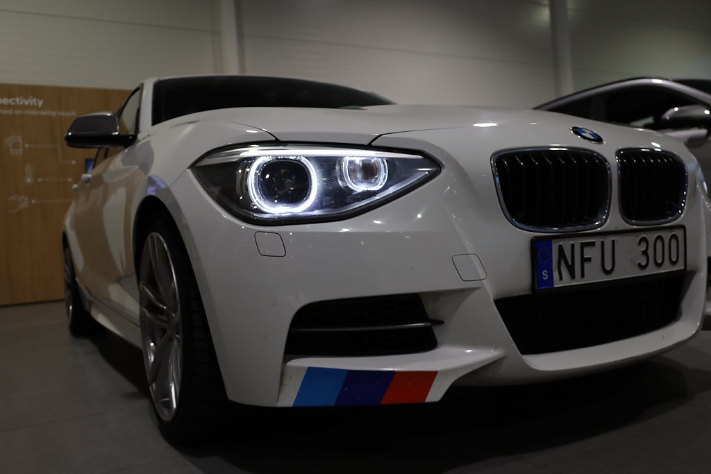 BMW M135i AUT M-Sport 320hk H&K Läder Blåtand Nyservad 2013