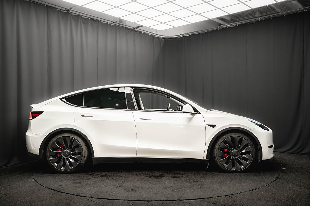 Tesla Model Y Performance AWD DRAG PANO 21'' 90.2%SoH 1-ÄGARE MOMS