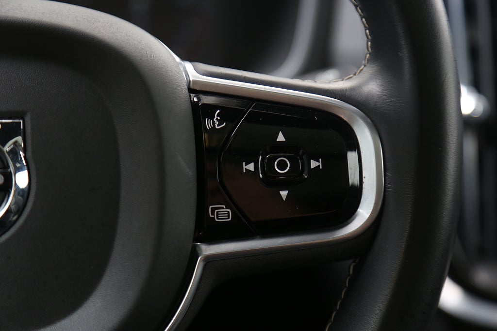 Volvo V60 T5 250hk R-Design Aut 360° Kamera I Head up I Panorama 2019