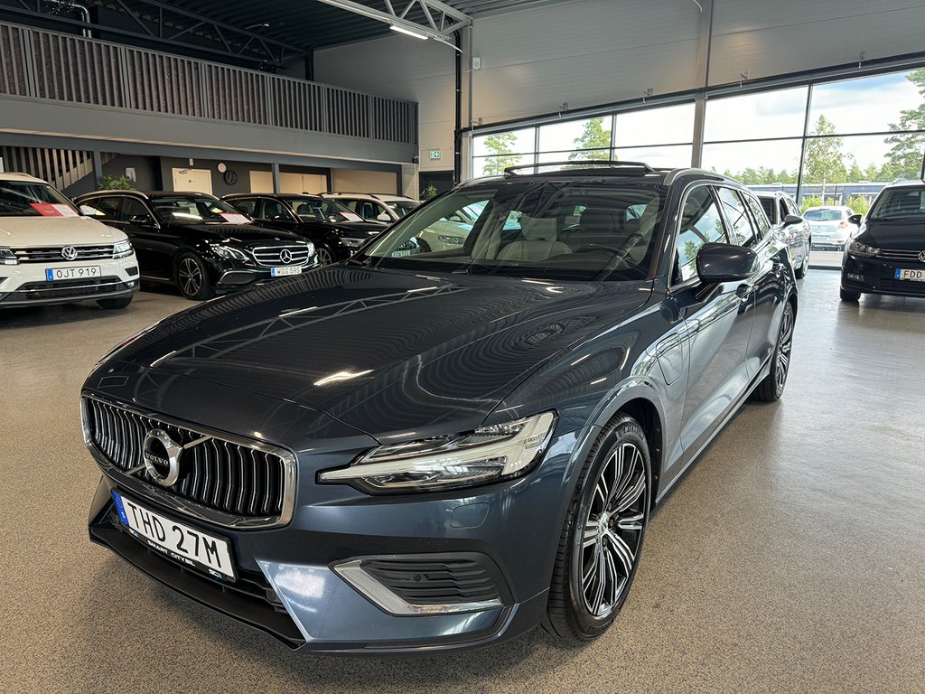 Volvo V60 T8 AWD Geartronic Inscription Skinn Pano DRAG H/K Kamera