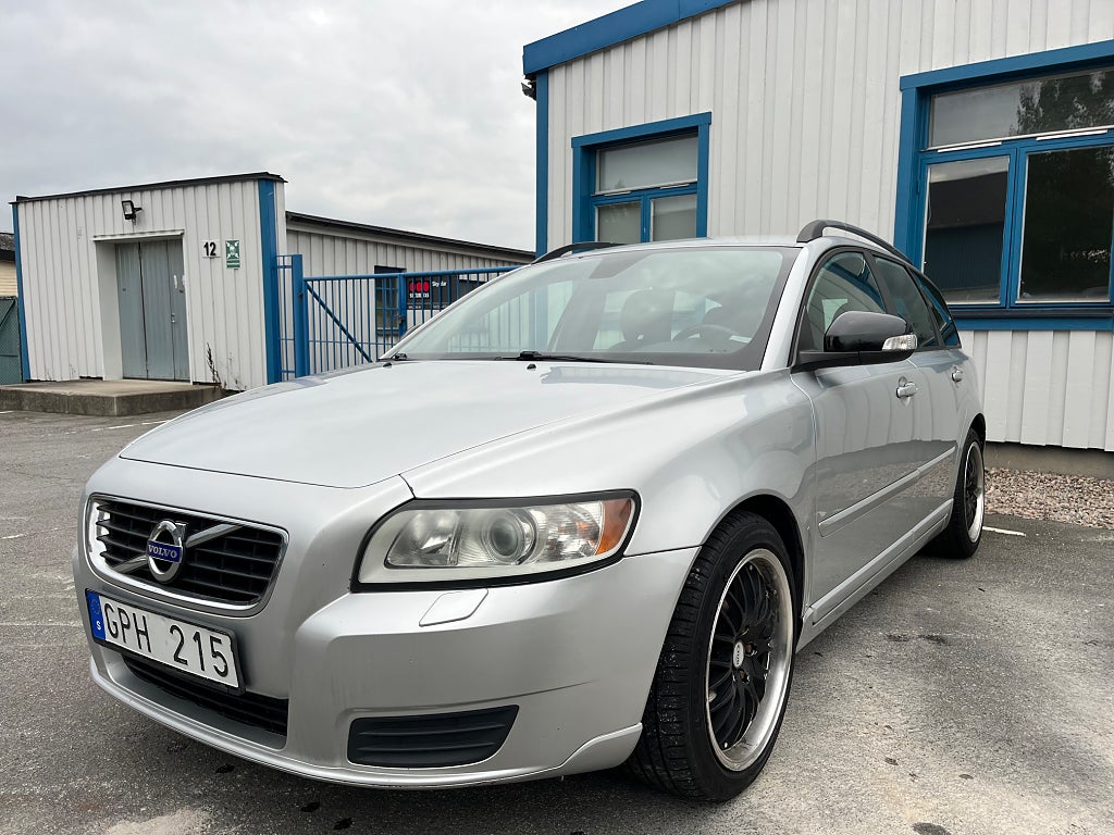 Volvo V50 D2 Euro 5 Kamkedja Nybesiktad Dragkrok 
