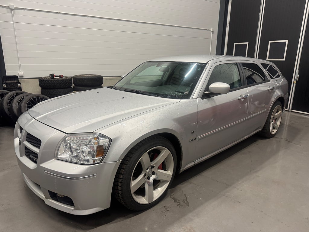 Dodge Magnum SRT8 6.1 V8 HEMI 450hk 