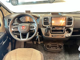 Husbil-halvintegrerad Knaus Sky TI 650 MF 26 av 28