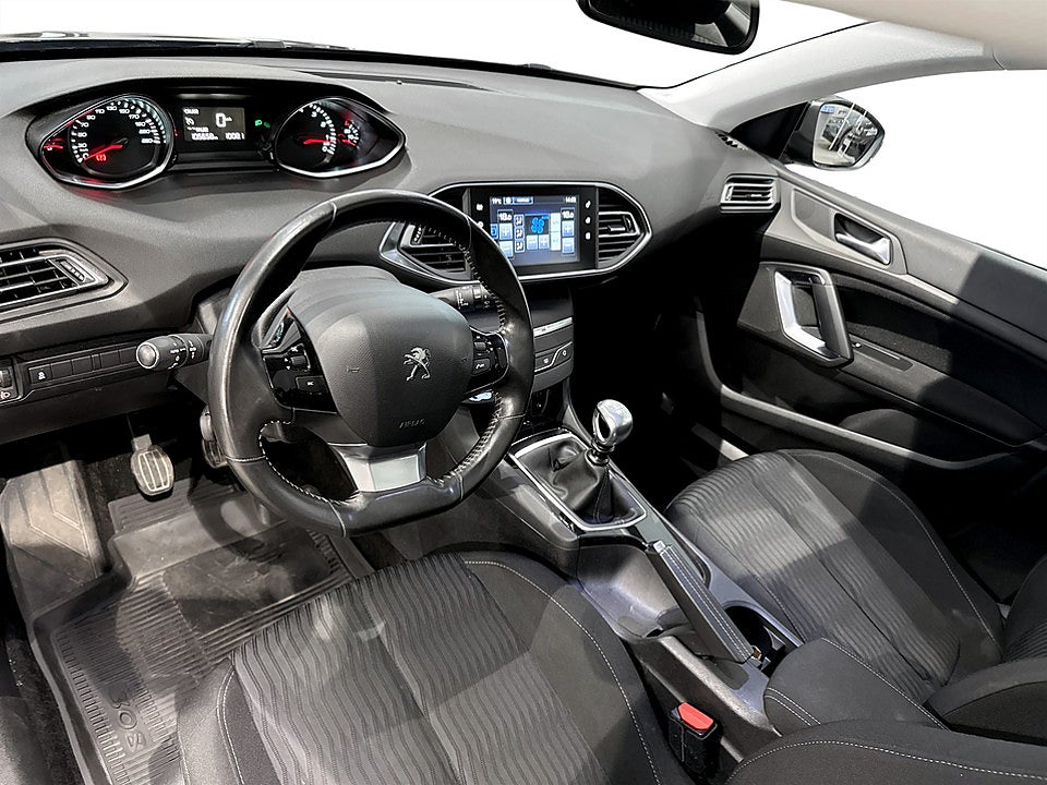 Bild på Peugeot 308 5D Active 1.6 THP 125hk PANORAMA