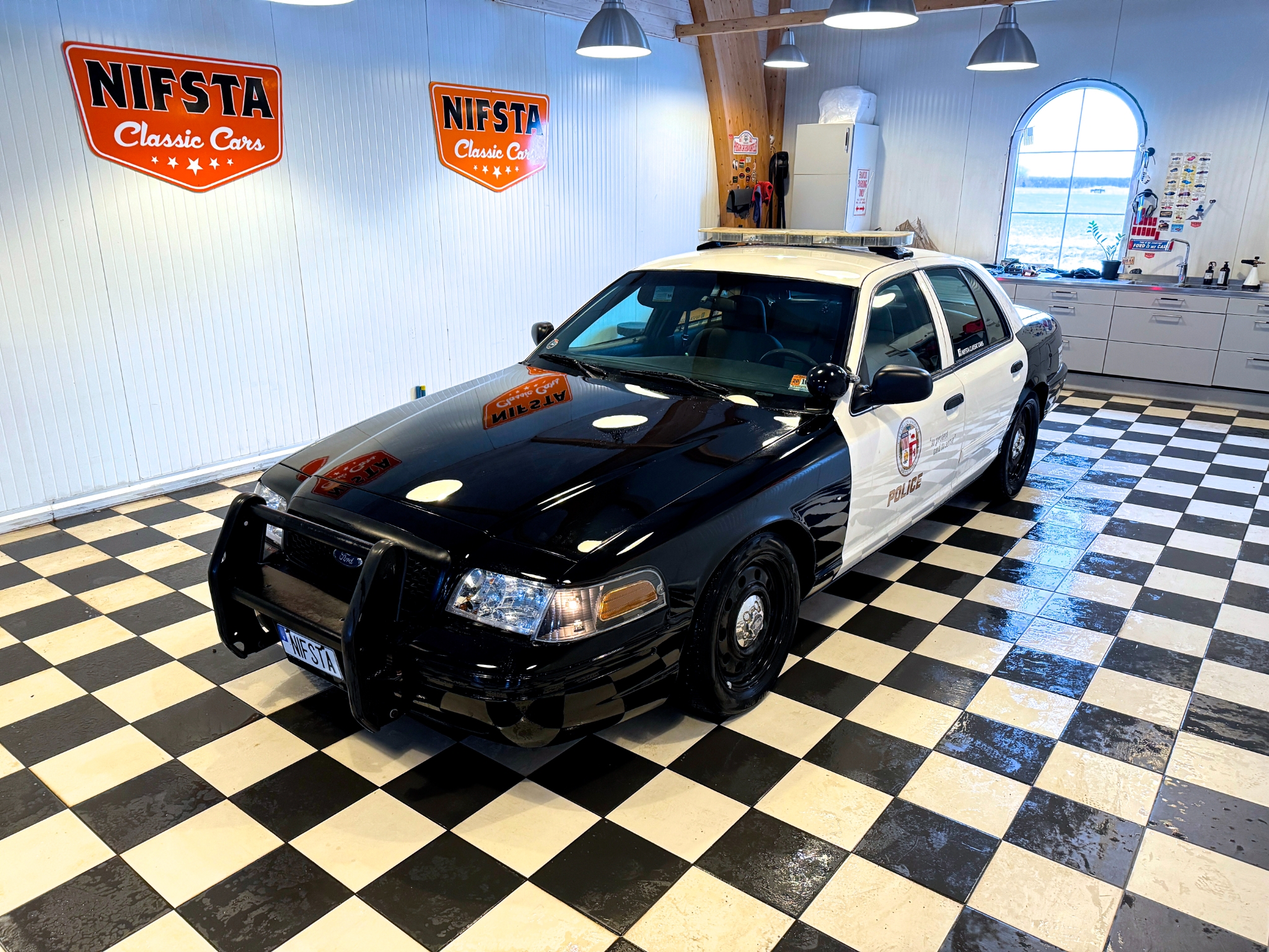 Ford Crown Victoria