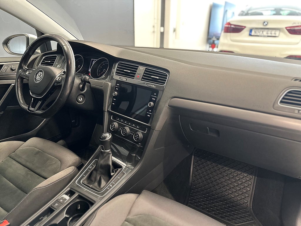 Volkswagen Golf Sportscombi 1.6 TDI/Massage/P-sensorer/Fjärr-Värm/4.99%