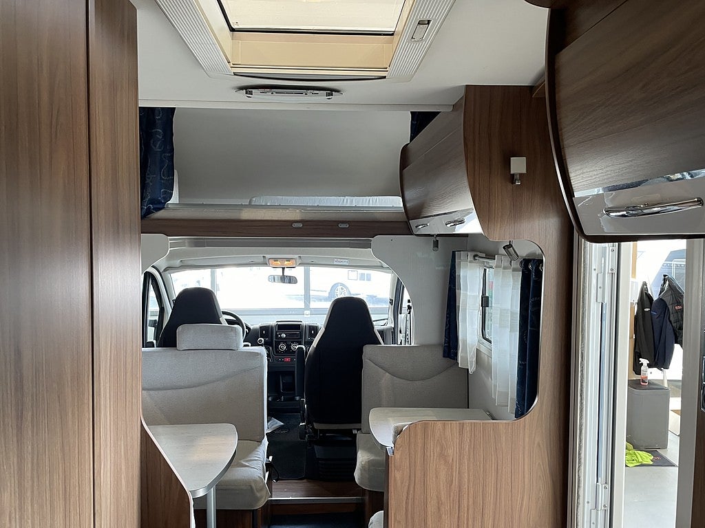 Pilote C 700 S /B-körkort/6-bältad/6-sovplatser - Pilote