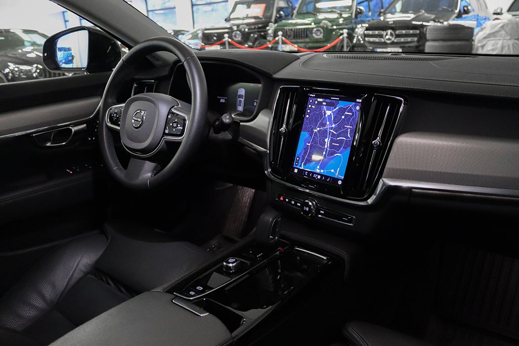 Volvo V90 Recharge T6 II AWD Ultimate Dark R-Design Pano H/K 360°