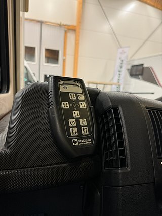 Husbil-integrerad LMC Grand Explorer I800 AUT 180HK 4 av 27
