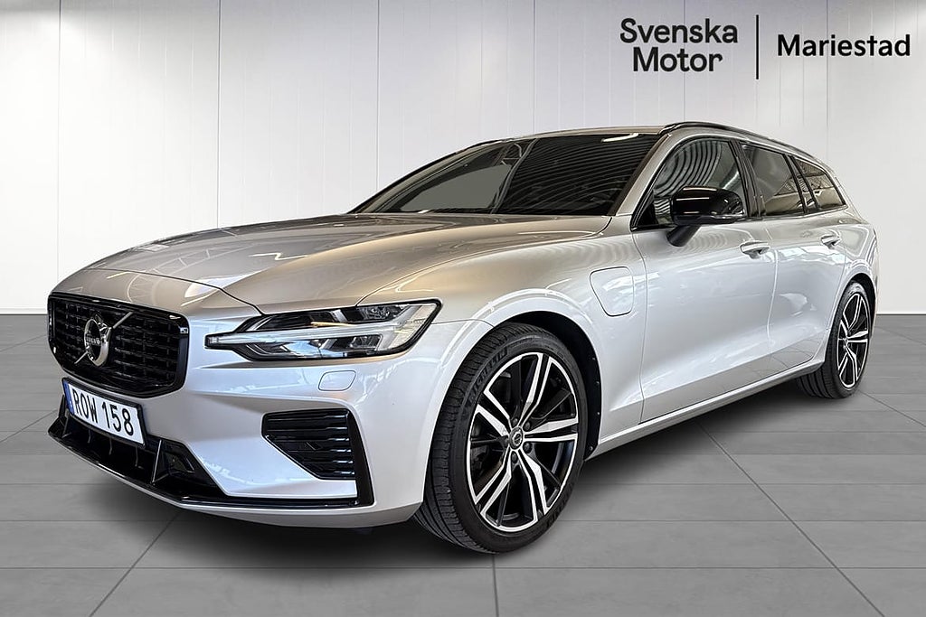 Volvo V60 Kampanjränta 3,99% / Recharge T6 II AWD R-Design/ Pano / Backkam
