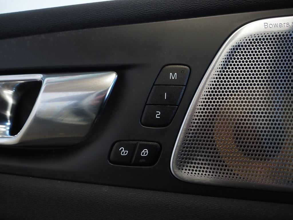 Volvo XC60 T8 392hk AWD R-Design B&W Luft 22" Pano Drag Se Spec!