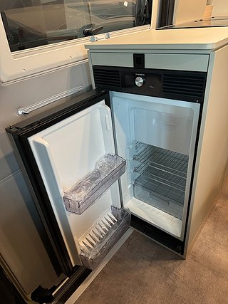 Husbil-halvintegrerad Robeta Womondo Pegasus Mercedes 150HK AUT 11 av 26