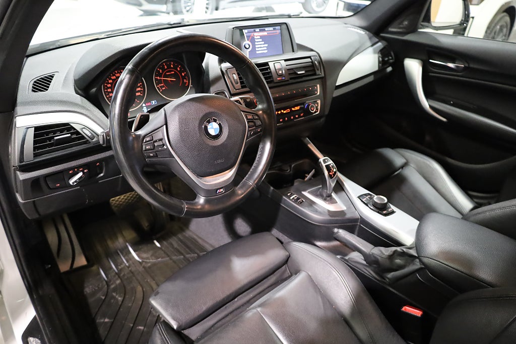 BMW M135i AUT M-Sport 320hk H&K Läder Blåtand Nyservad 2013