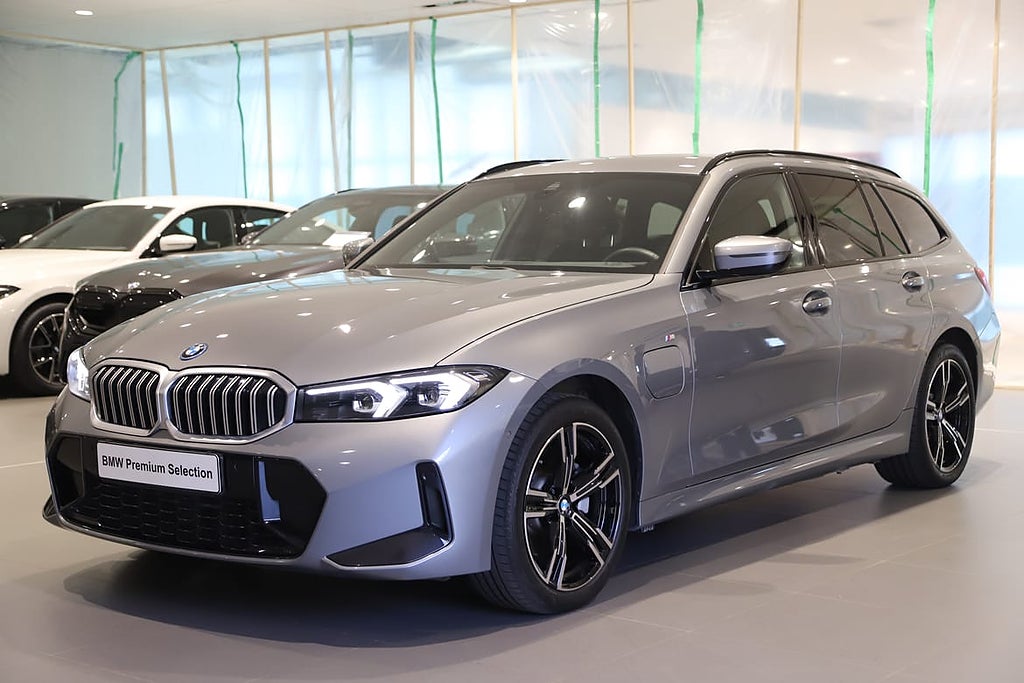 BMW 330e 