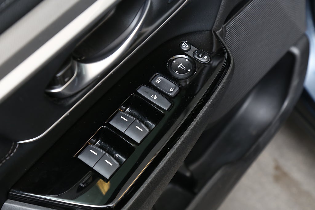 Honda CR-V Hybrid 215hk E-CVT Executive AWD Navi HUD Pano Skinn