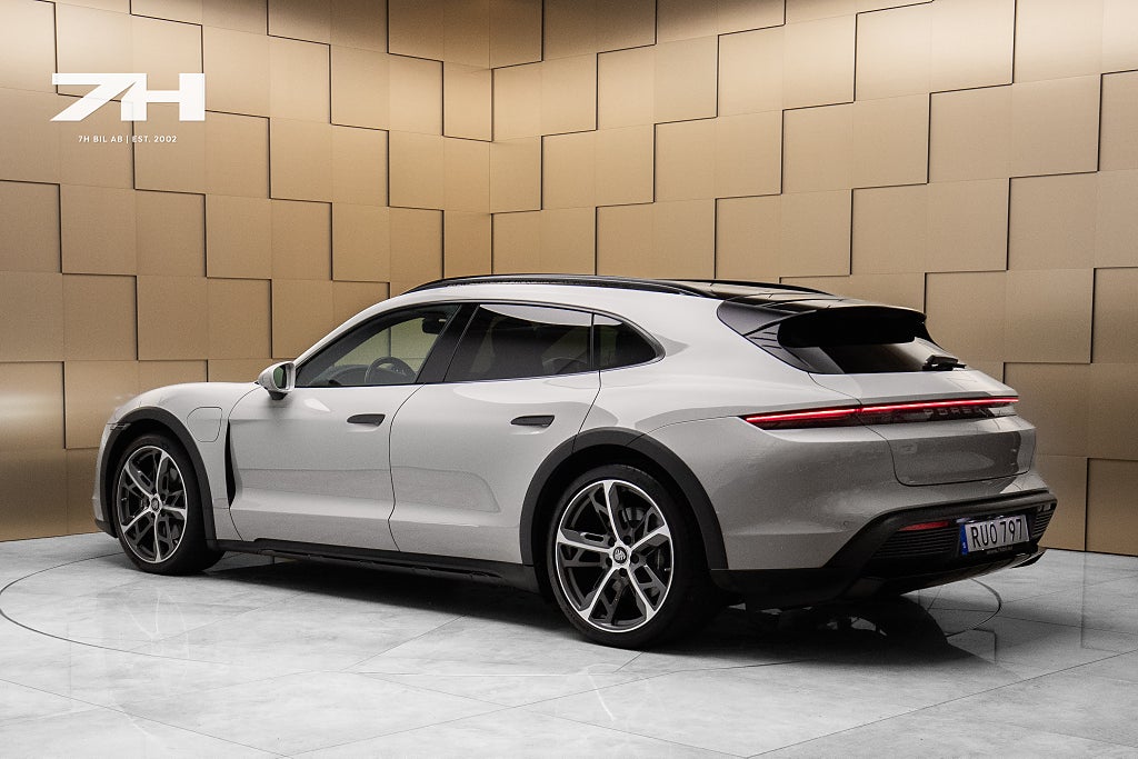 Porsche Taycan 4 Cross Turismo / P-Display / 18-väg / HuD /