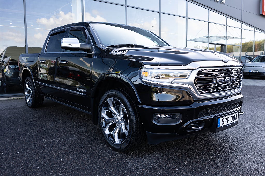 RAM 1500 Crew Cab 5.7 V8 HEMI Limited Rambox Multilucka BAKFlip