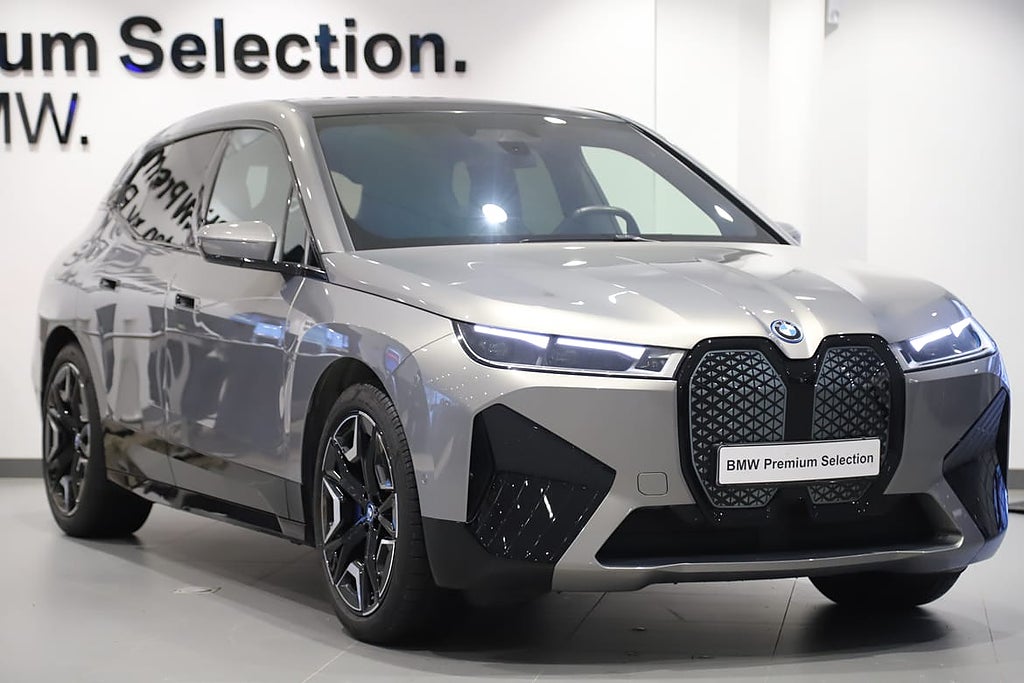 BMW iX xDrive40 Sky Lounge / HK / HUD / Innovation