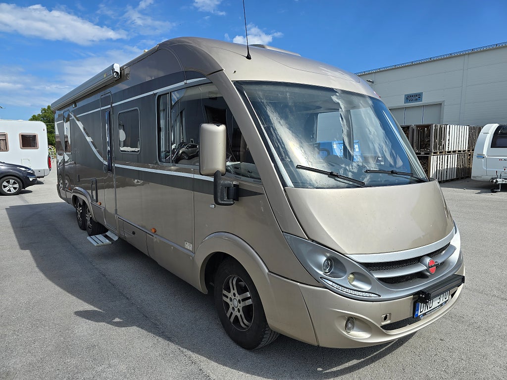 Bürstner Elegance i900 *Queensbed *Alde *Ugn *Taksäng *Solcell