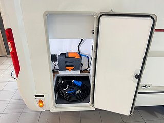 Husbil-halvintegrerad Adria CORAL SUPREME 670 SLT 8 av 26