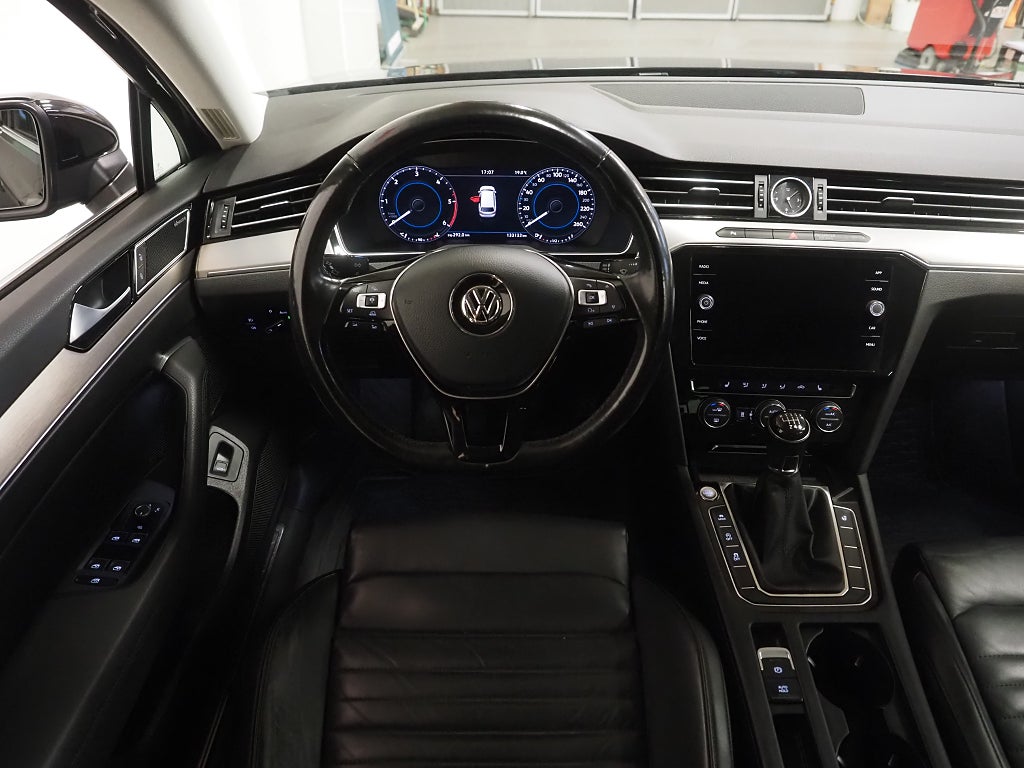 Volkswagen Passat SC TDI 190hk R-Line |Drag|D-värm|Kamera|Cockpit| 2018