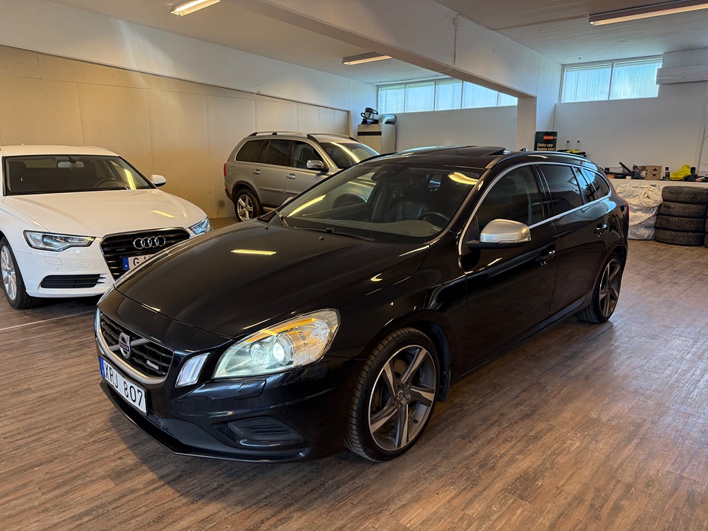 Volvo V60 D5 AWD Geartronic R-Design Euro 5 Nybesiktigad UA
