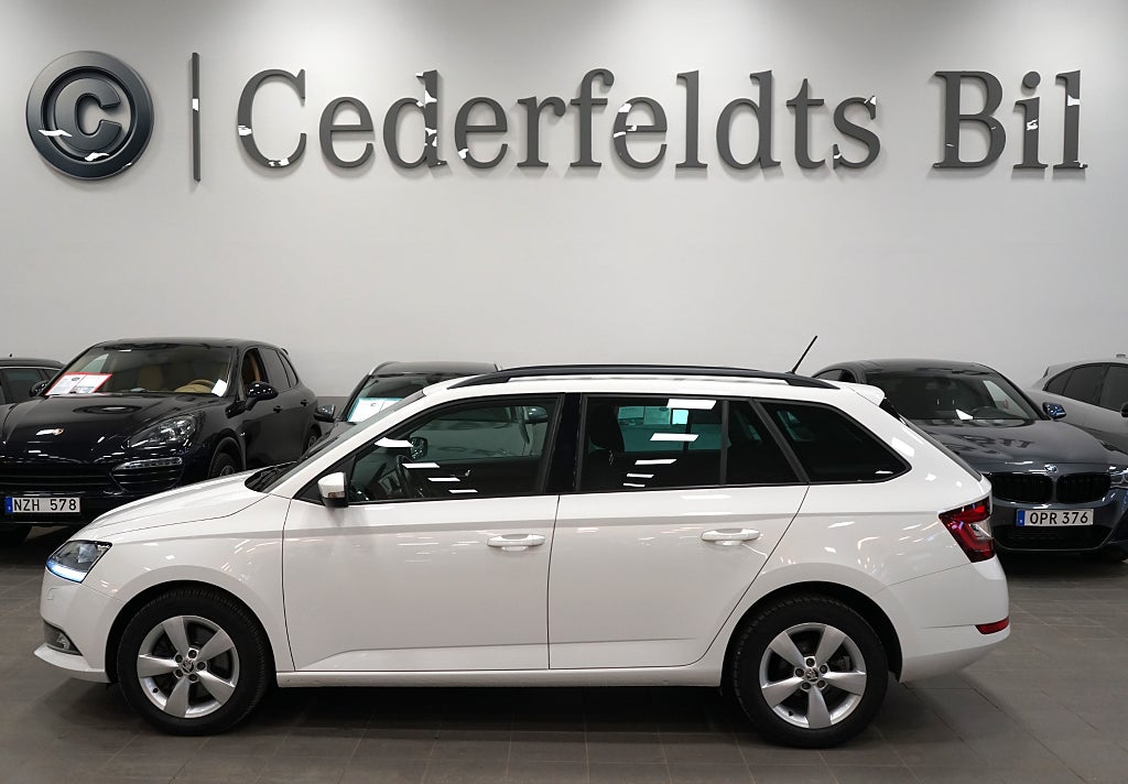 Skoda Fabia Kombi 1.0 Style CarPlay Backkamera Nyserv Drag SoV-hjul