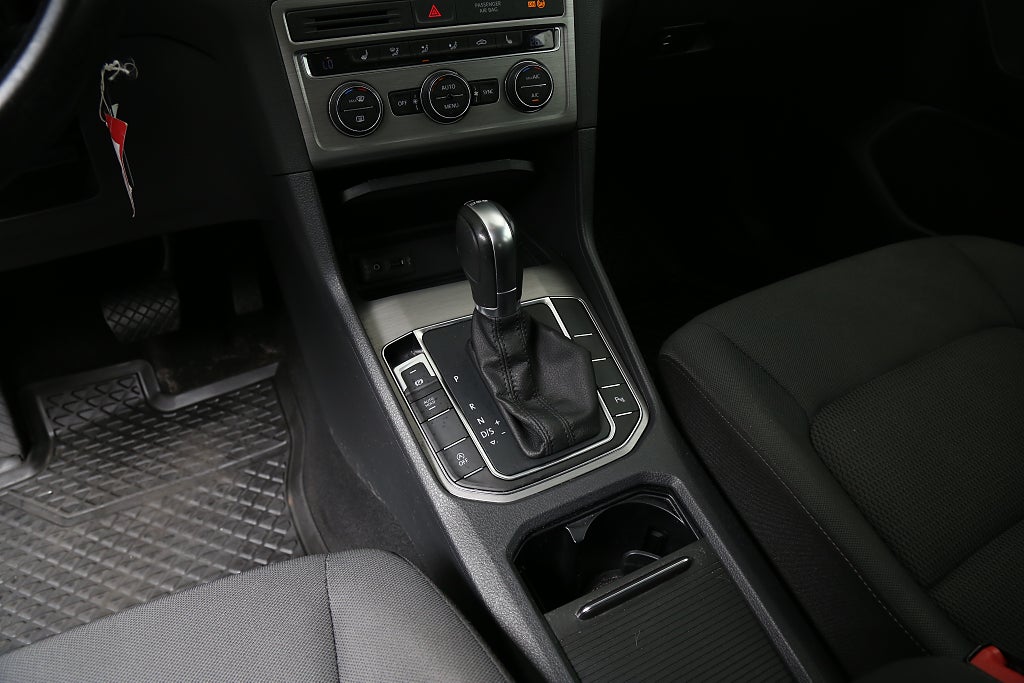 Volkswagen Golf Sportsvan 1,4 TSI 125hk Masters DSG Kamera 1ägare Drag 2015