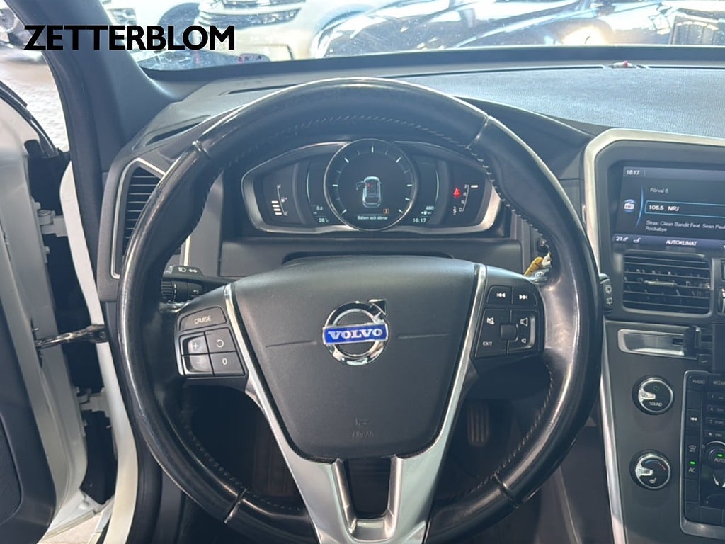 SUV Volvo XC60 12 av 15