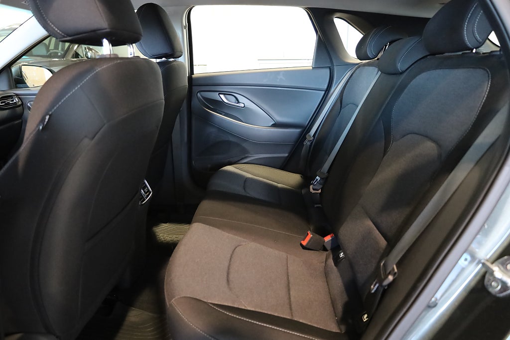 Hyundai i30 1.0 T-GDI AUT Essential Kamera Rattvärme Leasbar 2022