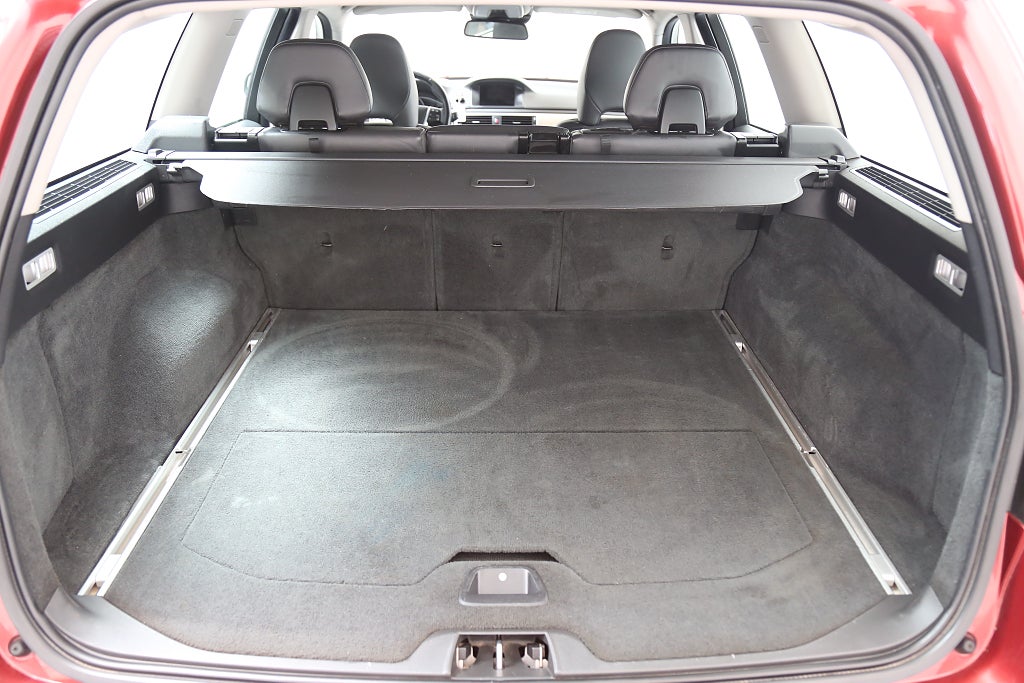 Volvo V70 D4 181hk Momentum BLIS Kamera Motorv VOC Dragkrok 2015
