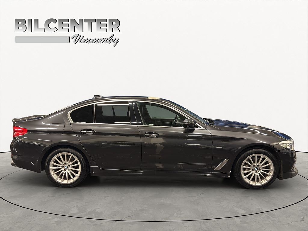 BMW 540 i Sedan Luxury Line 2017, kuva 6/52