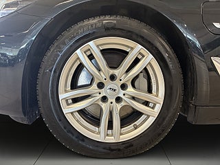 BMW 530e xDrive Touring MOMS Drag Kamera Rattvärme Navi S&V-däck