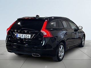 Volvo V60 D4 AWD Aut Värmare Ccokpit Farthållare Nyserv Psens S&V – bild 5
