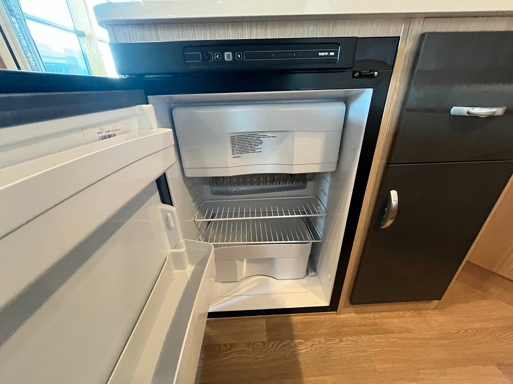RIMOR Dynamic / Solcell / 6 bältad / B-körkort / 4 bäddar - RIMOR