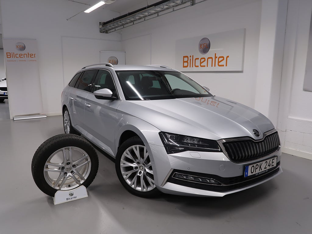 Skoda Superb iV 1.4 TSI V-Däck ingår CANTON-Cockpit-Drag-Kamera-Värm