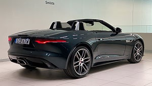 Jaguar F-Type P300 har en rak fyra på 300 hästkrafter.