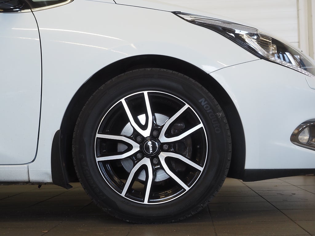 Kia Ceed cee'd 1.6 CRDi EX Comfort Motorvärmare P-Sensorer 2015