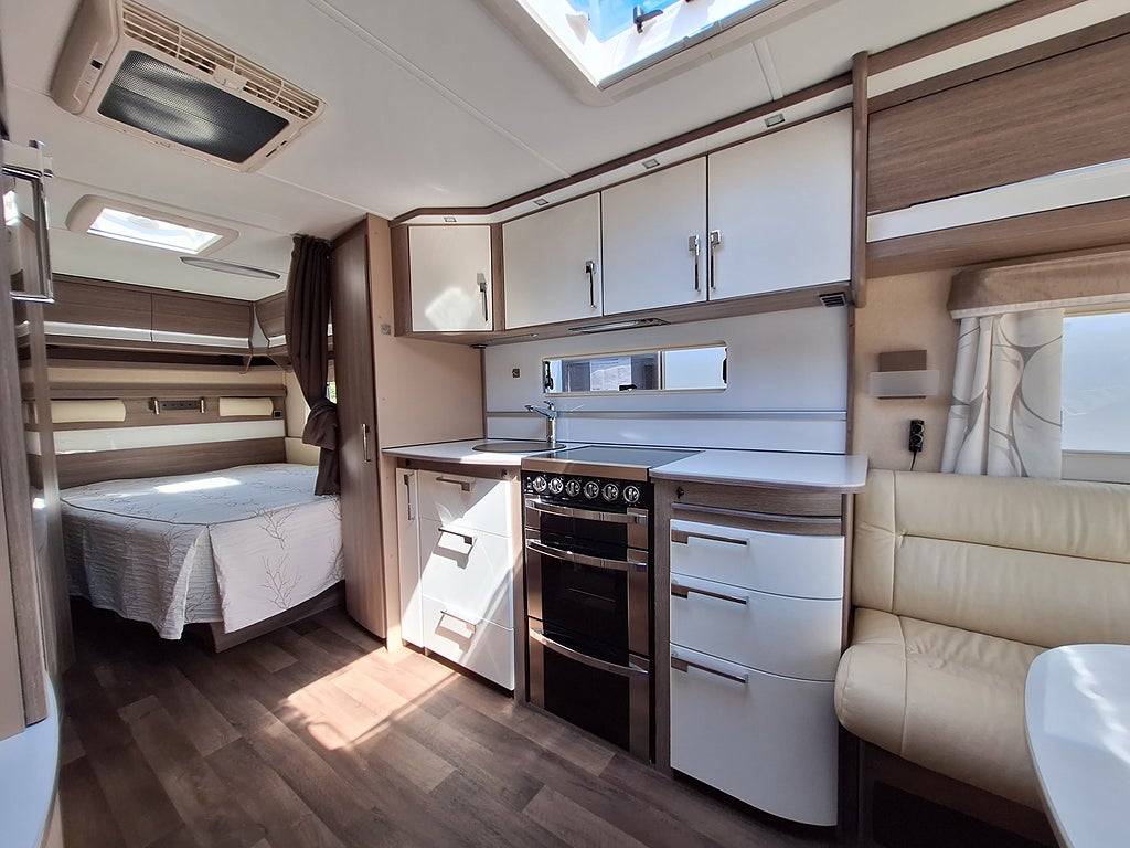Kabe Royal 600 DXL KS Dubbelbädd, Dusch, Tält, AC