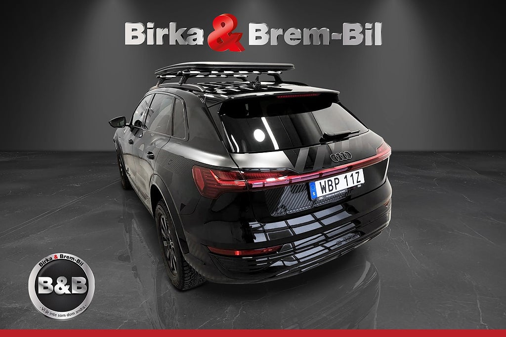 Audi Q8 55 e-tron quattro Dakar edition panorama