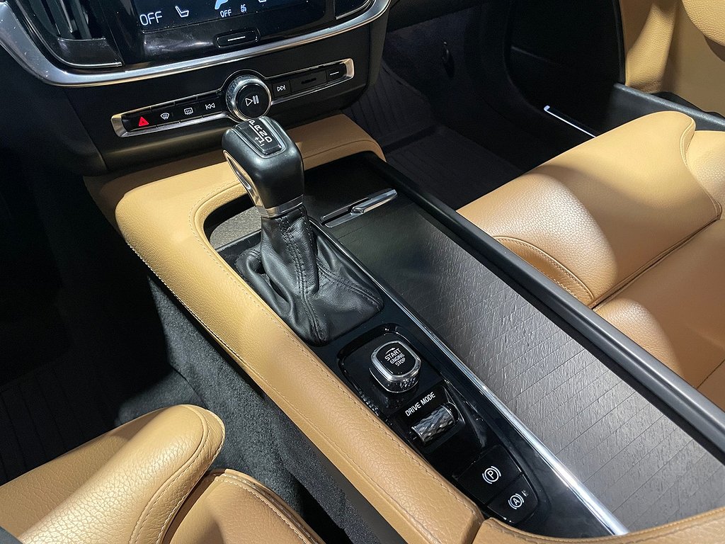 Volvo V90 Cross Country D4 AWD Momentum SKINN NAV VÄRMARE 2019