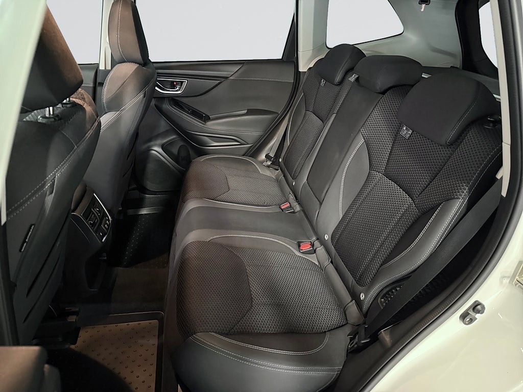 Subaru Forester e-Boxer Aut Dragkrok Rattvärme Kamera Carplay bild 13